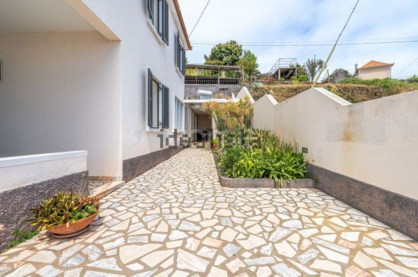 4-bedroom freehold villa in Calheta — photo 4 of 5
