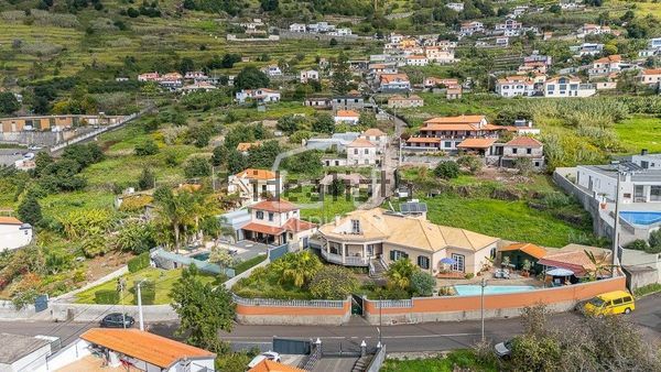 House in Arco da Calheta — image 3