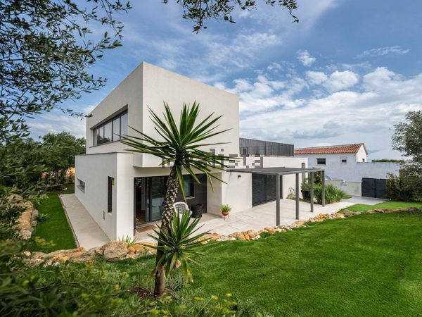 4-bedroom freehold villa in Cascais/Estoril — photo 2 of 5