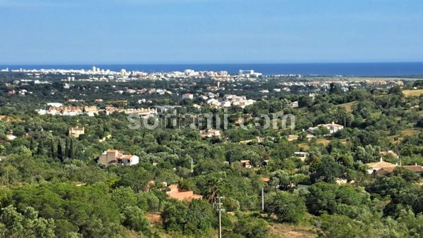 4-bedroom freehold villa in Loulé/Vilamoura — photo 1 of 5