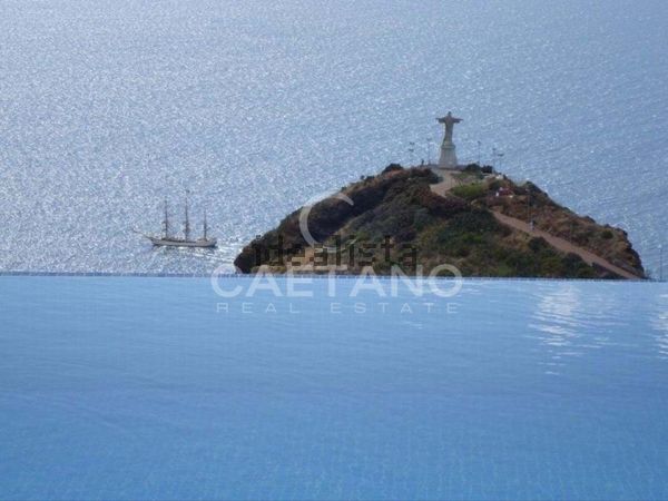 3-bedroom freehold villa in Santa Cruz/Caniço — photo 2 of 5