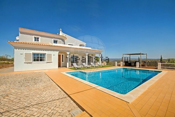 4-bedroom freehold villa in Loulé/Vilamoura — photo 2 of 5