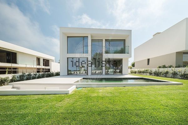 4-bedroom freehold villa in Sintra/Colares — photo 3 of 5