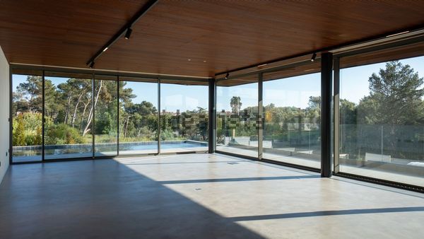 4-bedroom freehold villa in Cascais/Estoril — photo 1 of 5