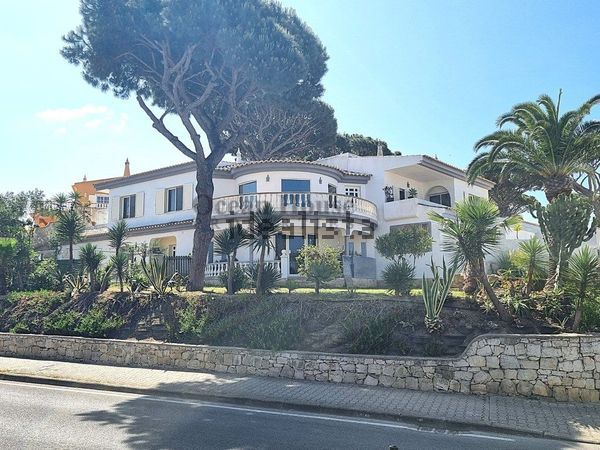5-bedroom freehold villa in Albufeira — photo 1 of 5