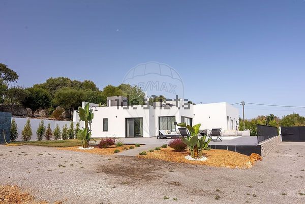 Detached house in Moncarapacho — image 3
