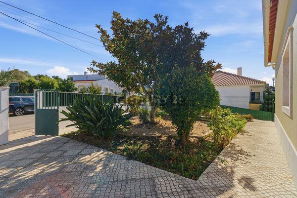 Detached house in Rua do Outeiro, Centro, Mafra — image 3