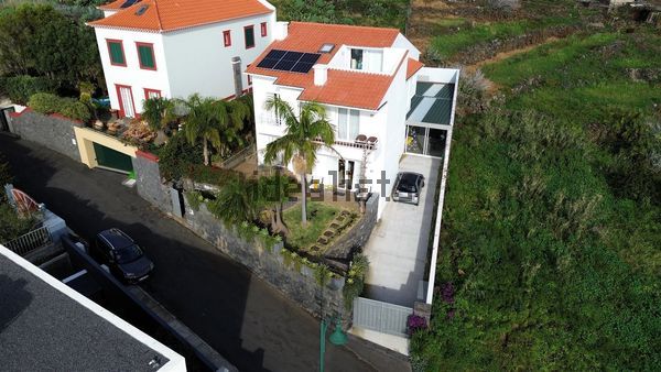3-bedroom freehold villa in Santa Cruz/Caniço — photo 2 of 5