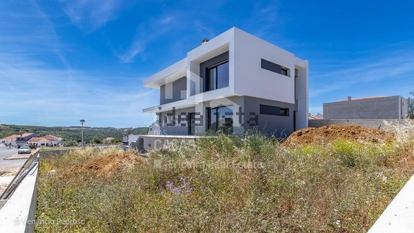 4-bedroom freehold villa in Mafra/Ericeira — photo 2 of 5