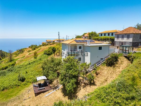4-bedroom freehold villa in Calheta — photo 4 of 5