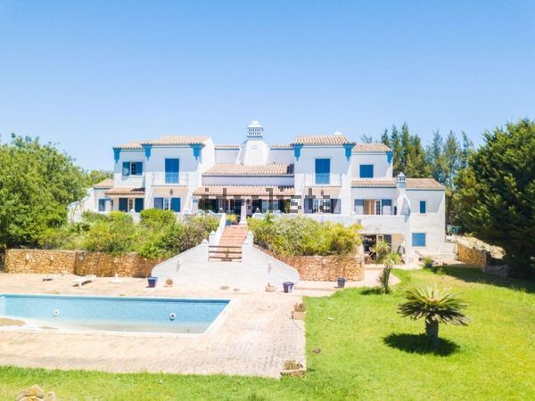 6-bedroom freehold villa in Loulé/Vilamoura — photo 2 of 5