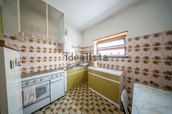 Semi-detached house in Travessa dos Violas, Peniche — image 3