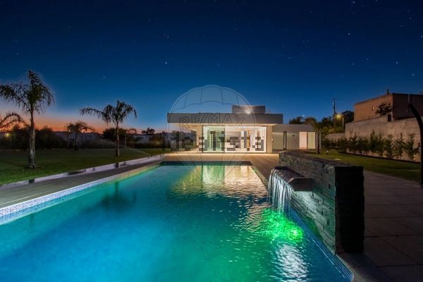 5-bedroom freehold villa in Loulé/Vilamoura — photo 1 of 5