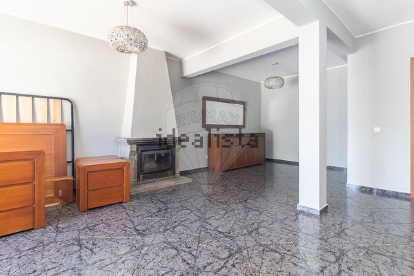 Detached house in Rua Sargento Bernardeco, Casais de Mem Martins, Rio de Mouro — image 5