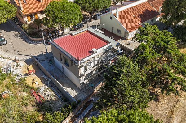 4-bedroom freehold villa in Cascais/Estoril — photo 5 of 5