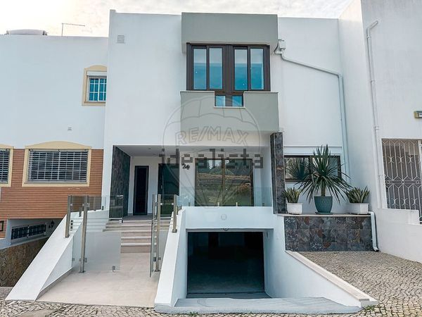 3-bedroom freehold villa in Loulé/Vilamoura — photo 2 of 5