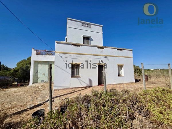 2-bedroom freehold villa in Olhão — photo 1 of 5