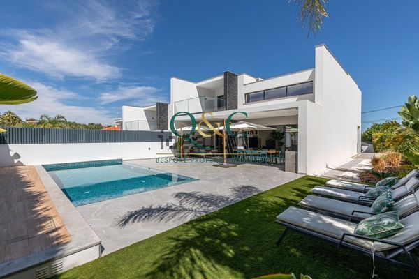 4-bedroom freehold villa in Loulé/Vilamoura — photo 1 of 5