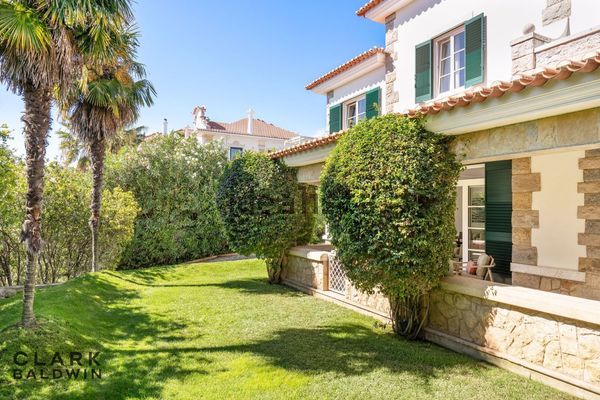 4-bedroom freehold villa in Cascais/Estoril — photo 1 of 5