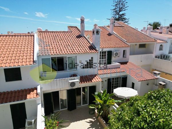 Semi-detached house in Rua Vasco Santana, Montechoro, Albufeira e Olhos de Água — image 4