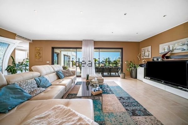 4-bedroom freehold villa in Portimão — photo 3 of 5
