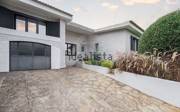 4-bedroom freehold villa in Cascais/Estoril — photo 2 of 5