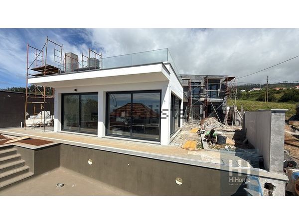 3-bedroom freehold villa in Calheta — photo 2 of 5