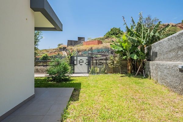 3-bedroom freehold villa in Santa Cruz/Caniço — photo 4 of 5