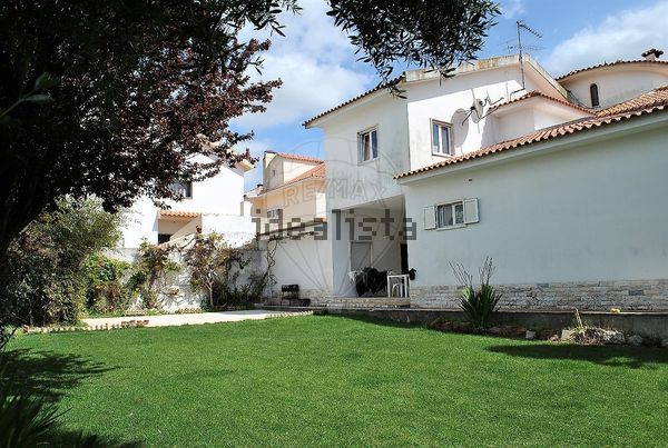 4-bedroom freehold villa in Cascais/Estoril — photo 2 of 5