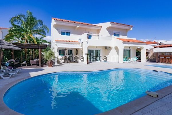 5-bedroom freehold villa in Loulé/Vilamoura — photo 1 of 5