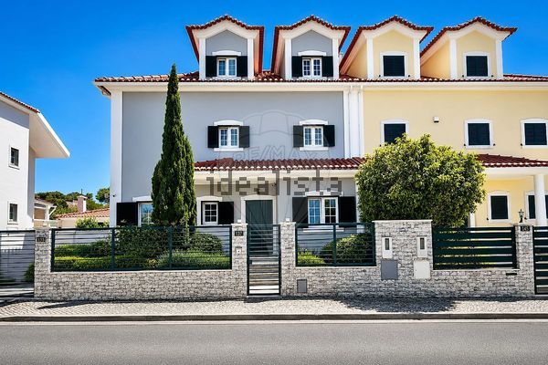 5-bedroom freehold villa in Cascais/Estoril — photo 1 of 5