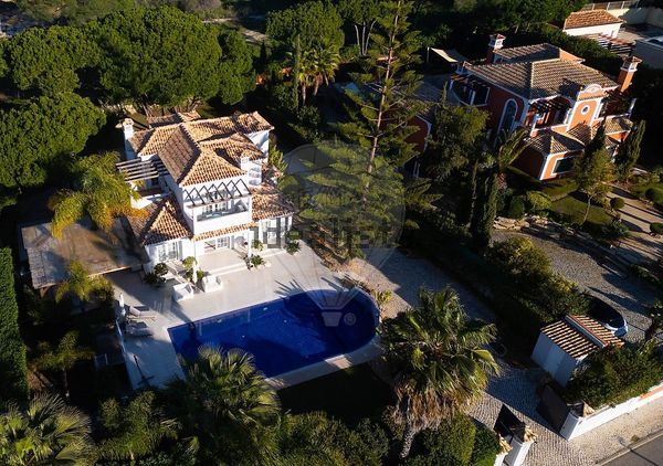 4-bedroom freehold villa in Loulé/Vilamoura — photo 1 of 5