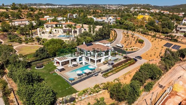 6-bedroom freehold villa in Loulé/Vilamoura — photo 3 of 5