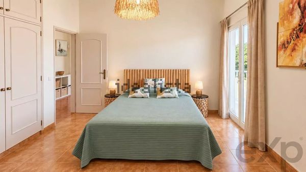 4-bedroom freehold villa in Faro — photo 3 of 5