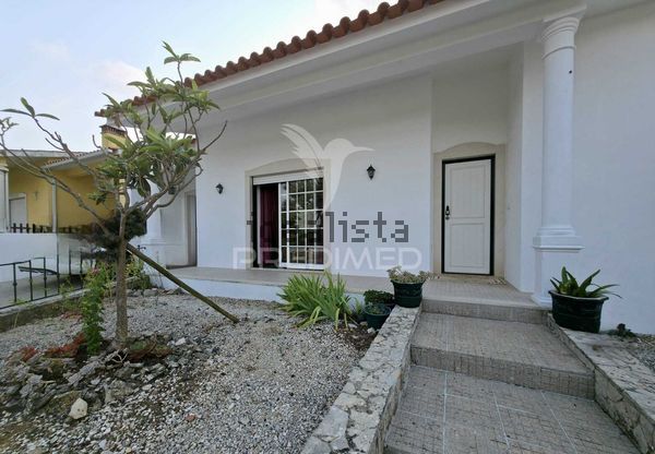 3-bedroom freehold villa in Alcobaça/São Martinho do Porto — photo 5 of 5