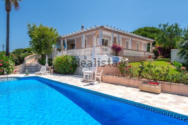 4-bedroom freehold villa in Lagoa/Carvoeiro — photo 2 of 5