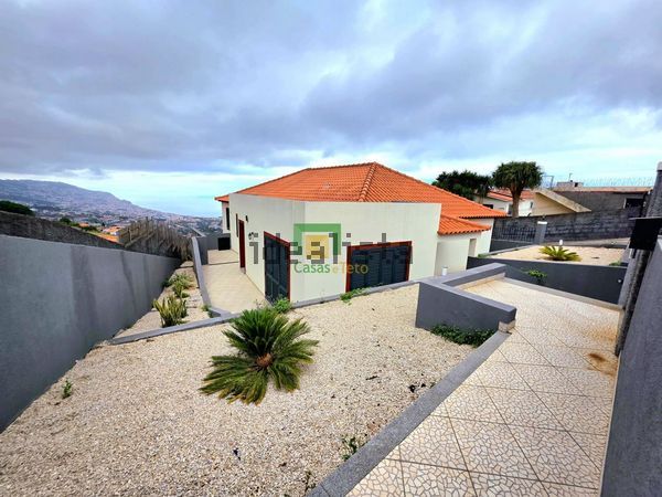 Detached house in Santo António — image 4
