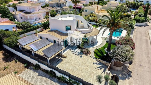 4-bedroom freehold villa in Lagoa/Carvoeiro — photo 2 of 5