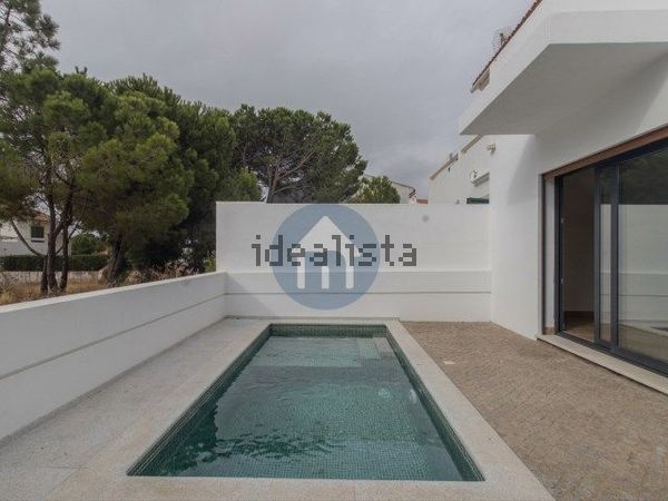 Semi-detached house in Rua da Casa da Audiência, Monte Gordo