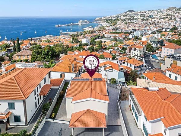 4-bedroom freehold villa in Funchal — photo 2 of 5