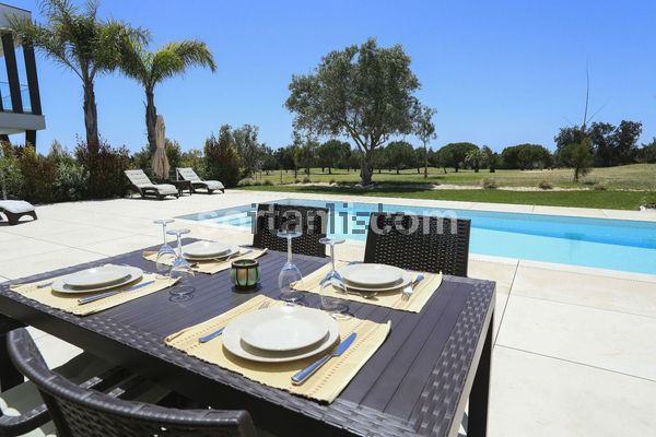 4-bedroom freehold villa in Loulé/Vilamoura — photo 1 of 5