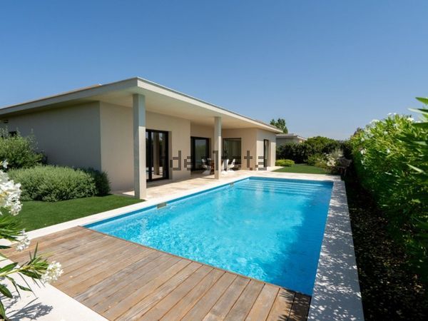 3-bedroom freehold villa in Faro — photo 1 of 5
