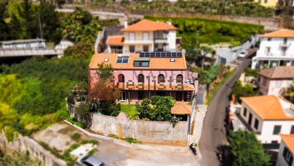 4-bedroom freehold villa in Funchal — photo 2 of 5