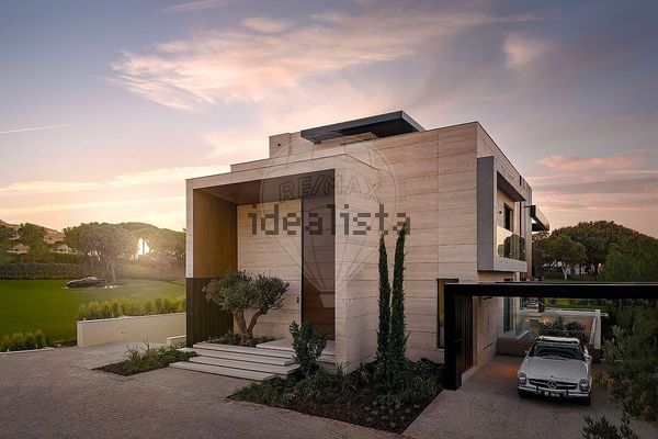 4-bedroom freehold villa in Loulé/Vilamoura — photo 1 of 5