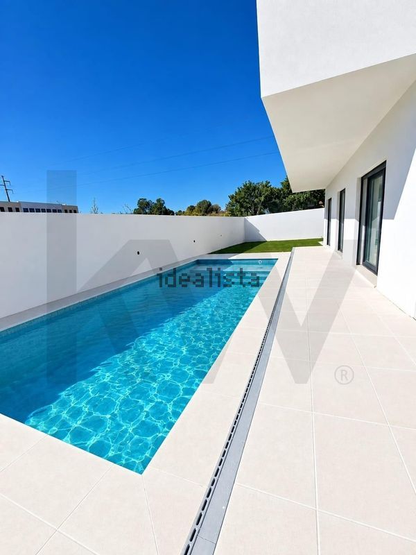 4-bedroom freehold villa in Cascais/Estoril — photo 2 of 5