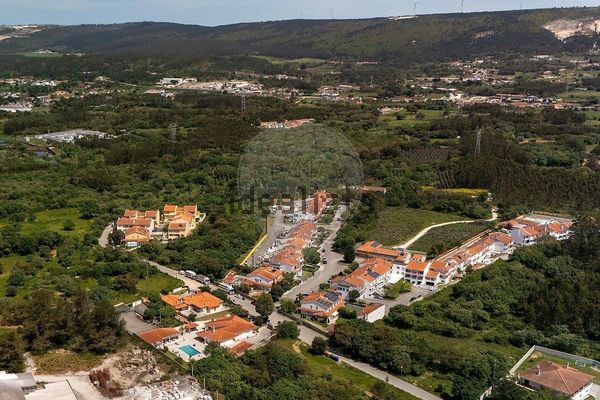 4-bedroom freehold villa in Alcobaça/São Martinho do Porto — photo 2 of 5
