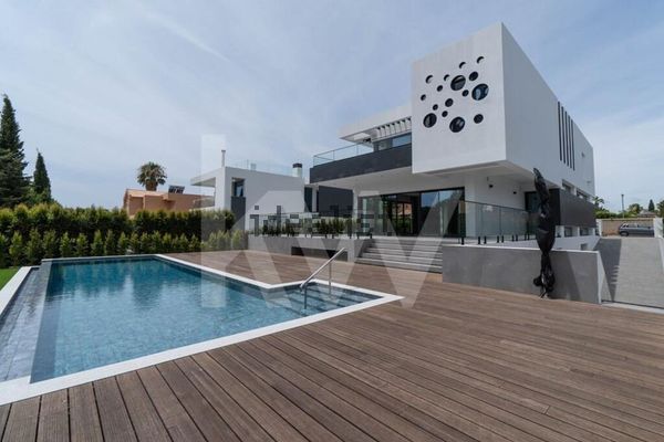 4-bedroom freehold villa in Loulé/Vilamoura — photo 1 of 5