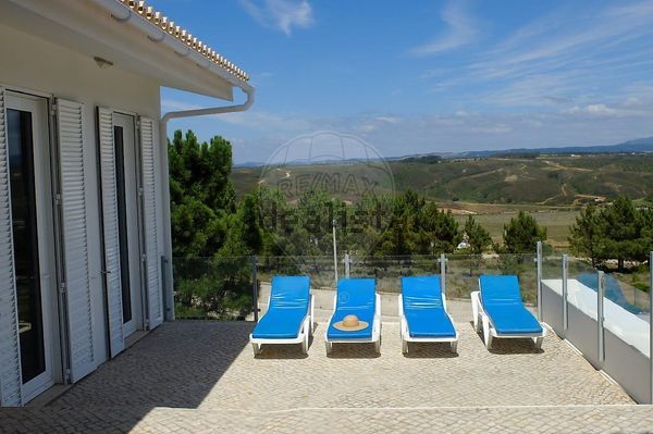 3-bedroom freehold villa in Aljezur — photo 4 of 5
