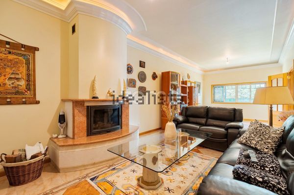 4-bedroom freehold villa in Cascais/Estoril — photo 1 of 5