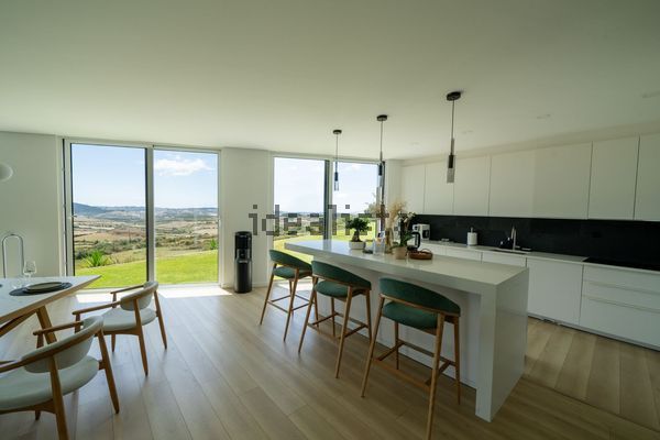 Detached house in Estrada do Funchal, 32, Venda do Pinheiro e Santo Estêvão das Galés — image 3